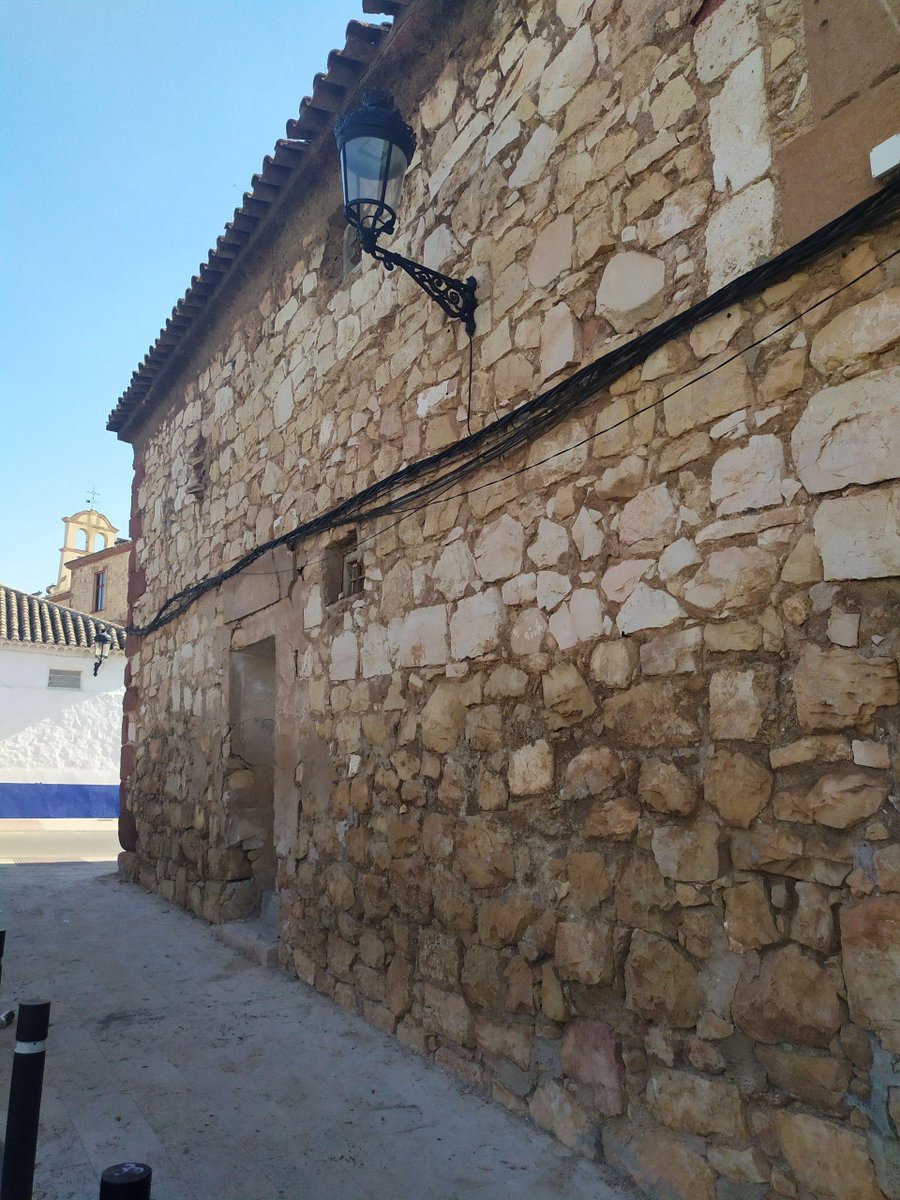 📍 ¿Sabías que en pleno corazón de Campo de Criptana se alza uno de los graneros históricos más importantes de #CLM ?
.
📰 Hoy el #DOCM publica el inicio del expediente para declarar La Casa de la Tercia como BIC 

Conoce más en nuestro blog  ℹ️👉 cultura.castillalamancha.es/culturaenredcl…