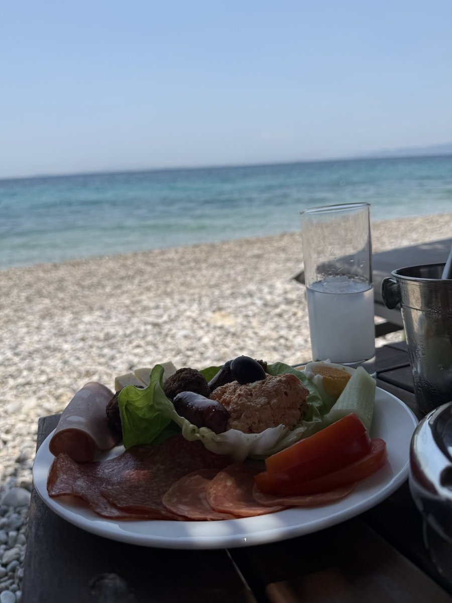 Να πίνουμε!
Cheers 🥂