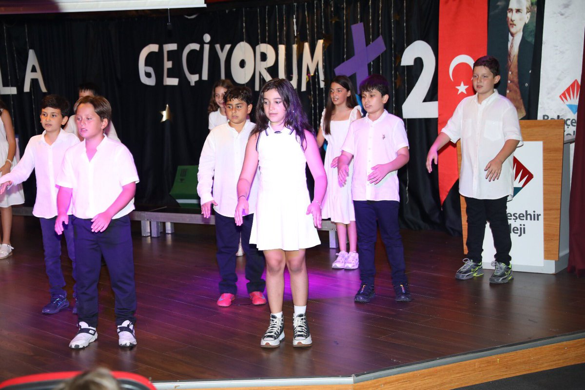 İlkokul eğitimini başarıyla tamamlayan 4A sınıfı öğrencilerimiz heyecan ve mutlulukla ortaokula merhaba diyor✨
Velilerimiz ile bir araya geldiğimiz Ortaokula Geçiş Töreni’mizi coşkuyla gerçekleştirdik 💙❤️