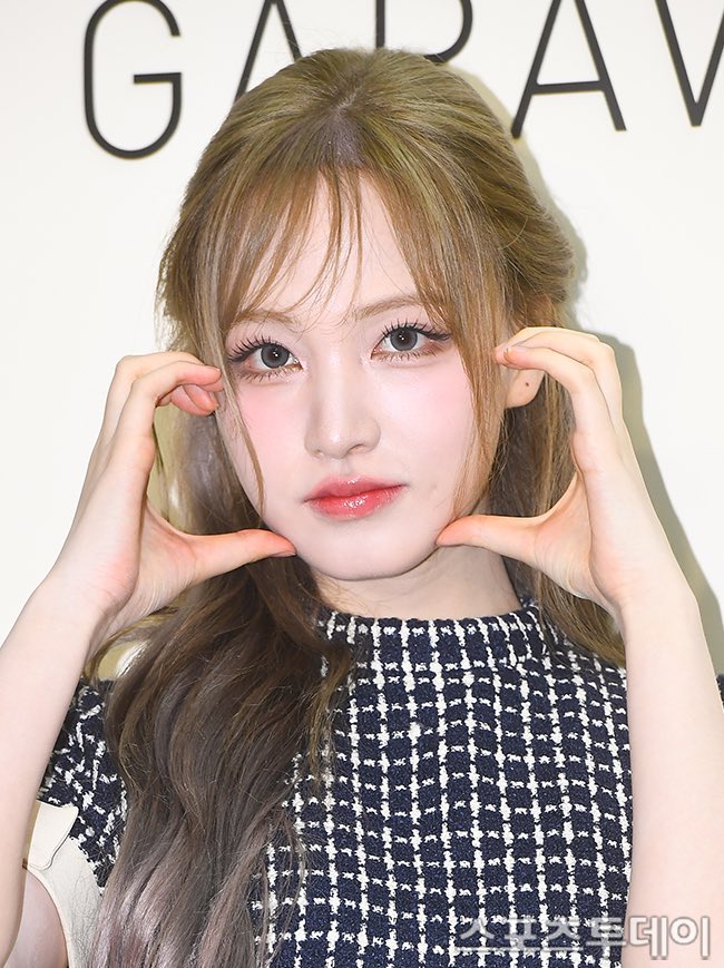 [📷] 250620 VALENTINO Event | © Sports Today

IVE LIZ, ‘Perfect makeup’

LIZ for VALENTINO
#LIZxVALENTINO
#LIZ #리즈 <a href="/MaisonValentino/">Valentino</a>