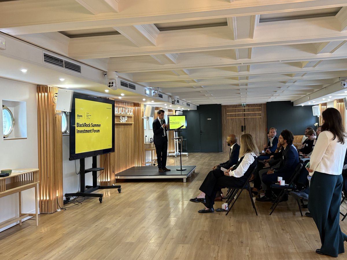 BlackRock_FRA's tweet image. 🚢 Retour sur notre événement BlackRock Summer Investment Forum

Nous avons eu le plaisir de réunir les acteurs clés de la distribution d’épargne digitale lors de notre événement BlackRock Summer Investment Forum. 

Risque de perte en capital #communicationpublicitaire