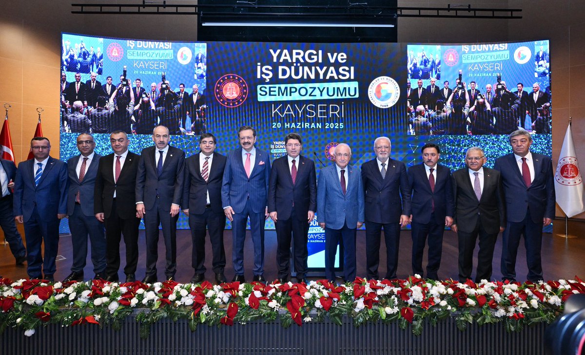 Rifat Hisarcıklıoğlu (@rhisarciklioglu) on Twitter photo 📍Kayseri
Adalet Bakanımız Sayın <a href="/yilmaztunc/">Yılmaz TUNÇ</a>’un katılımıyla Yargı ve İş Dünyası Sempozyumu’nu Kayseri’de gerçekleştirdik.
Yargı ve iş dünyamızın, meslek ve sivil toplum kuruluşlarımızın temsilcilerinin yoğun bir katılımı oldu.
Sempozyumda dile getirilen görüş ve önerilerin, 📍Kayseri
Adalet Bakanımız Sayın <a href="/yilmaztunc/">Yılmaz TUNÇ</a>’un katılımıyla Yargı ve İş Dünyası Sempozyumu’nu Kayseri’de gerçekleştirdik.
Yargı ve iş dünyamızın, meslek ve sivil toplum kuruluşlarımızın temsilcilerinin yoğun bir katılımı oldu.
Sempozyumda dile getirilen görüş ve önerilerin,