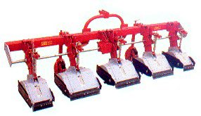 #durftevragen wie heeft er een rijenfrees op 50cm om probleem perceel te lijf te gaan. Te huur in loonwerk alles aanbieden.