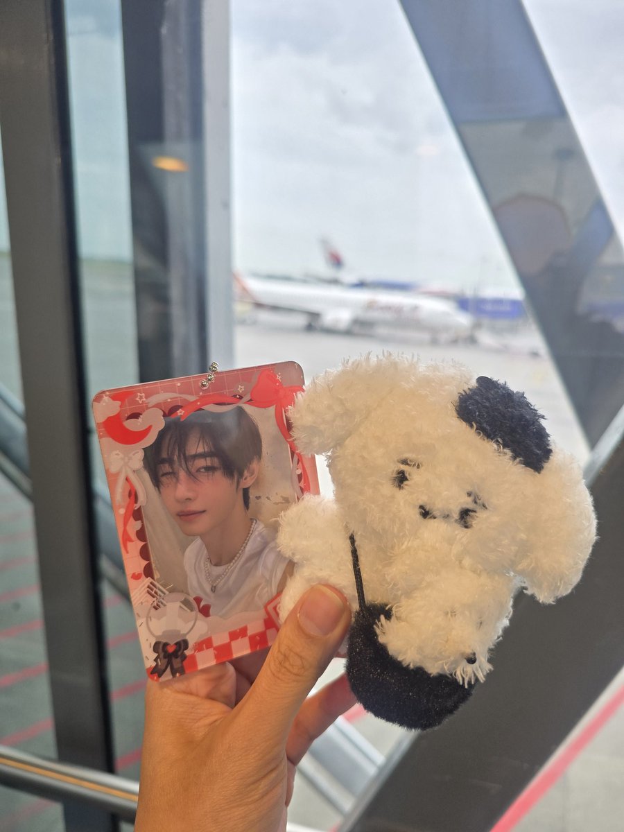 snsnghn's tweet photo. see ya this weekend! @ENHYPEN_members 🥹❤️ https://t.co/Zui9bA8OJR