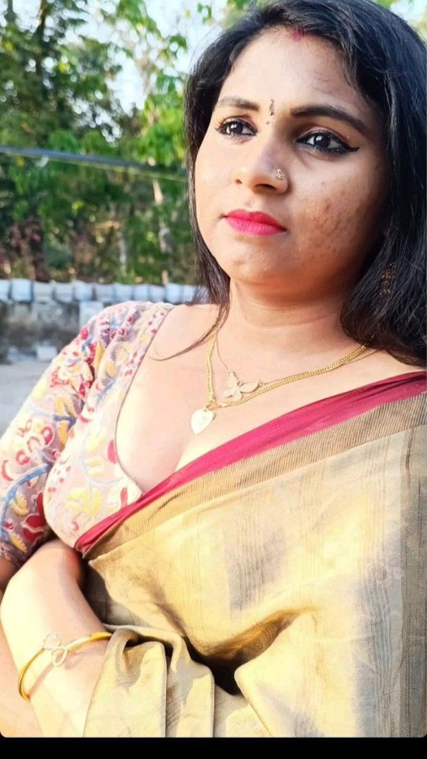 पिंपल का कोई ईलाज बता सकता हैं ।