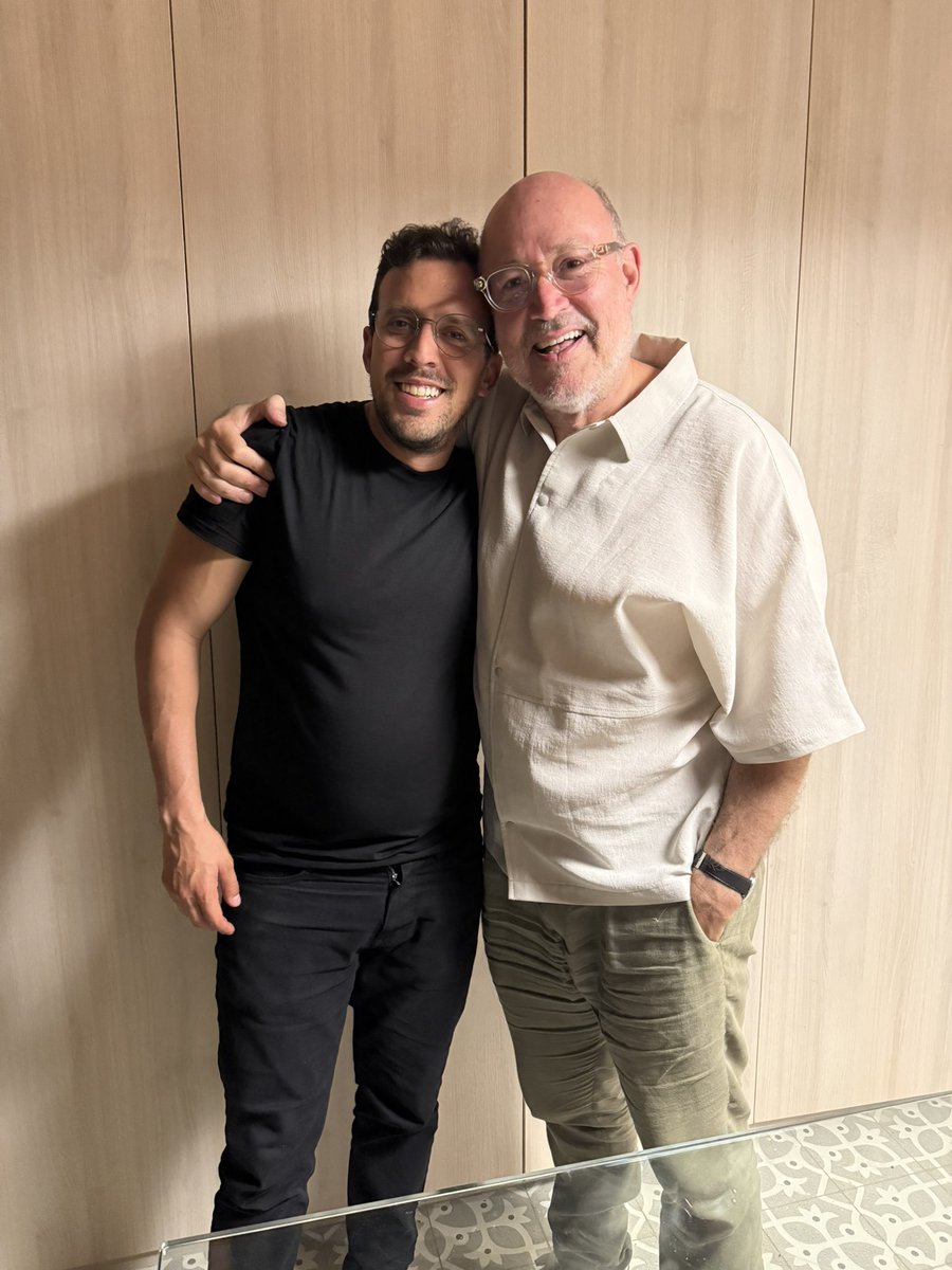 Salvador Leyva (@eseleyva1) on Twitter photo Tuve el placer de escuchar al gran <a href="/ricardomraphael/">Ricardo Raphael</a> en la presentación de su libro “Fabricación” en Barcelona, acompañado de Omar Quevedo. Tardamos seis años en desfabricar el #CasoWallace. Gracias por la resistencia, complicidad e indignación compartida. Esto no ha terminado. Tuve el placer de escuchar al gran <a href="/ricardomraphael/">Ricardo Raphael</a> en la presentación de su libro “Fabricación” en Barcelona, acompañado de Omar Quevedo. Tardamos seis años en desfabricar el #CasoWallace. Gracias por la resistencia, complicidad e indignación compartida. Esto no ha terminado.