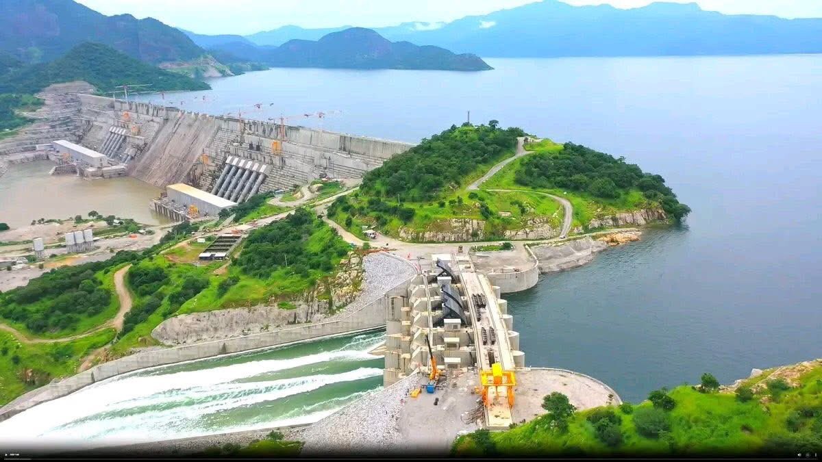 dessalegnmanaye's tweet photo. ታላቁ የኢትዮጵያ ሕዳሴ ግድብ! የኢትዮጵያውያን የአንድነት እና ለፈተና አይበገሬነት አርማ!
#Ethiopia #GERD https://t.co/xorsDHREqZ