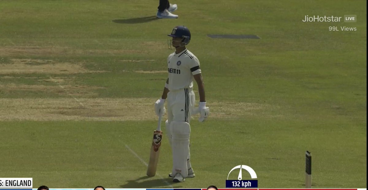 Sureshhhraz's tweet photo. जैयशवाल को देख मज़ा आ रहा है। क्या शॉट खेल रहा है वाह क्या बात #INDvsENGTest https://t.co/FYMI4bf8nk