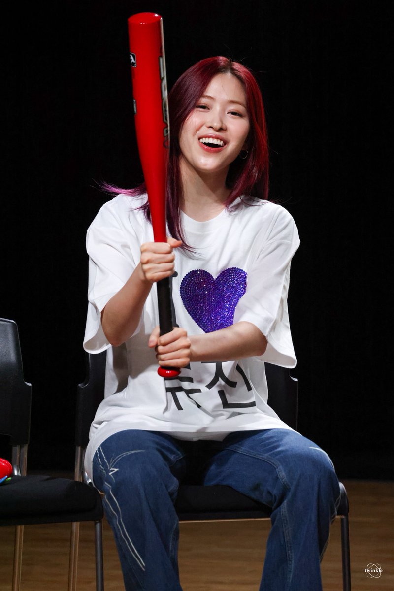 twinkle__idol's tweet photo. 250618   메이크스타 

やんちゃガール⚾️💥

#ITZY #RYUJIN #있지 #류진  #リュジン https://t.co/n22yciMAIX