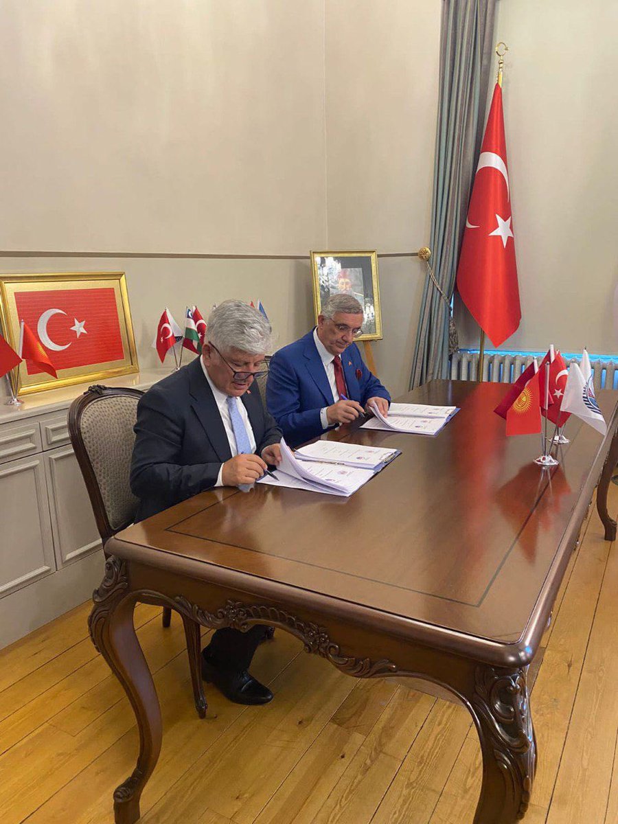 Alpaslan Ceylan (@profdraceylan) on Twitter photo 1️⃣
Kırgızistan-Türkiye Manas Üniversitesi olarak, Tıp Fakültemizde ilk öğrencilerimizi 2025–2026 Eğitim-Öğretim Yılında kabul etmeye hazırlanıyoruz.
Bu kıymetli sürecin temeli, 2018 yılında Sayın Cumhurbaşkanımız <a href="/RTErdogan/">Recep Tayyip Erdoğan</a>’ın Kırgızistan ziyaretinde atılmıştı. 1️⃣
Kırgızistan-Türkiye Manas Üniversitesi olarak, Tıp Fakültemizde ilk öğrencilerimizi 2025–2026 Eğitim-Öğretim Yılında kabul etmeye hazırlanıyoruz.
Bu kıymetli sürecin temeli, 2018 yılında Sayın Cumhurbaşkanımız <a href="/RTErdogan/">Recep Tayyip Erdoğan</a>’ın Kırgızistan ziyaretinde atılmıştı.