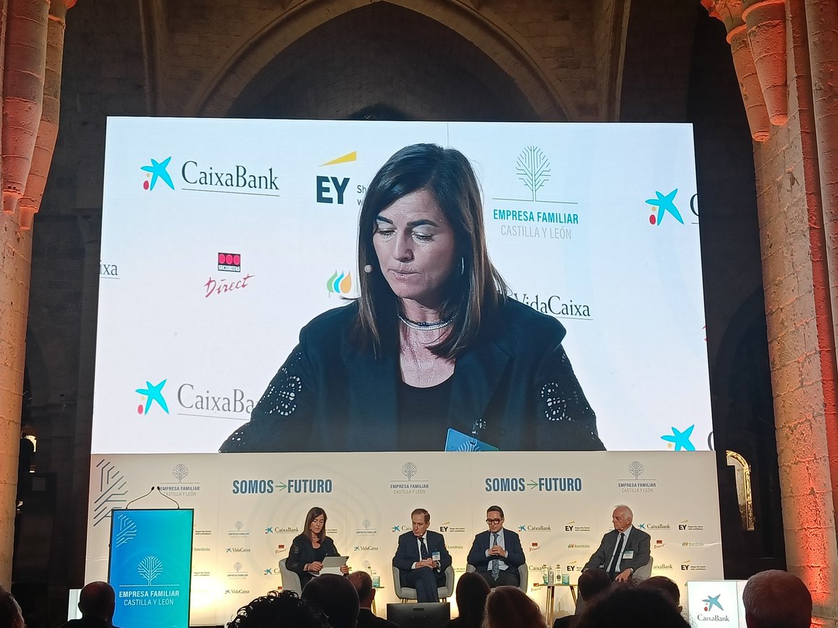 Continúa el congreso de EFCyL , #congresoEFCL2025 con la mesa redonda sobre talento y colaboración universidad-empresa.