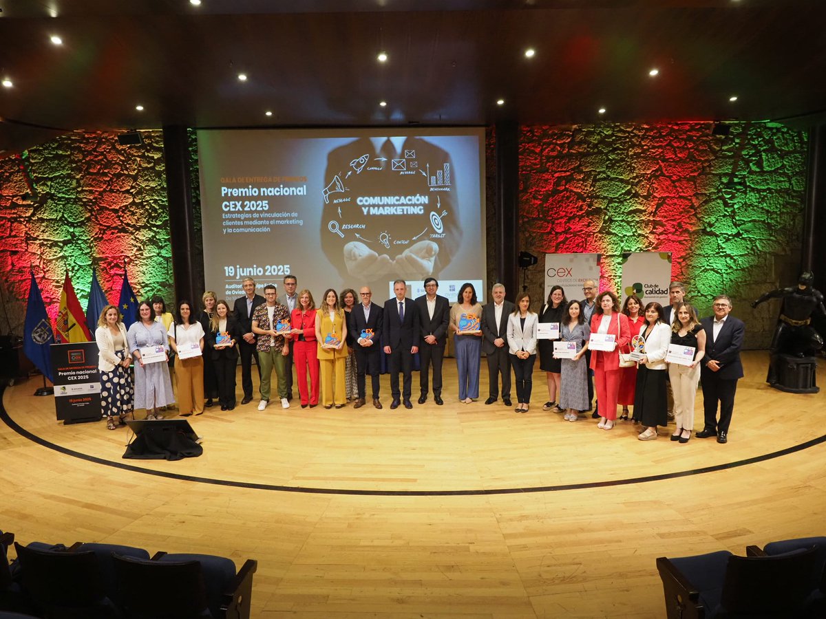 🏆 #PremiosCEX 2025 
📷Galería de fotos y resumen 
👉Ya disponible en nuestra web:  acortar.link/q7skR6
Enhorabuena a <a href="/LecheAsturiana/">Central Lechera Asturiana</a> y <a href="/AguadeFuensanta/">Agua FUENSANTA</a>, a los finalistas <a href="/endalia_HR/">Endalia</a> <a href="/BPSO_FHSANTBOI/">BPSO FH Sant Boi</a> #IntegraTecnología <a href="/UAGNavarra/">UAGN</a> y accésits
Agradecimientos a <a href="/clubcalidadcom/">Club de Calidad</a>