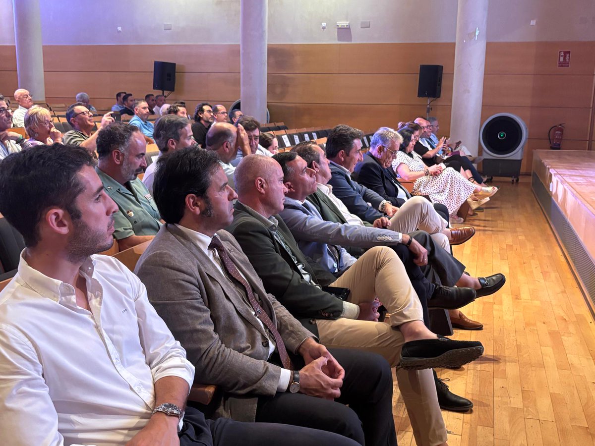 🧑‍🌾 Mención destacada al compromiso del sector agrícola en el entorno del Parque. La Viceconsejera señala el papel del diálogo y la corresponsabilidad en la conservación.

#ElLegadoDeDoñana #LegadoConsolacionVera #AgriculturaSostenible #conservacion #sostenibilidad