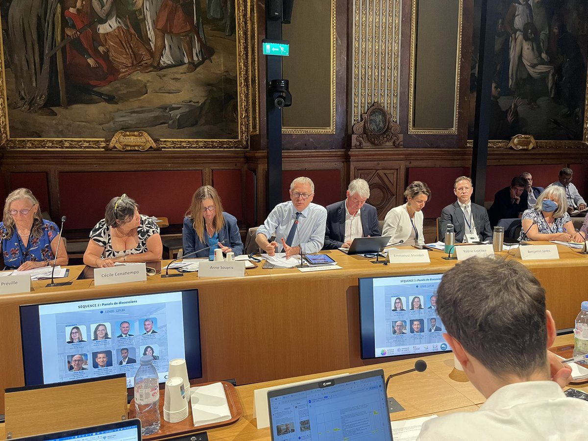 Ecole et Familles Oubliées 🐝 (@ecole_oubliee) on Twitter photo <a href="/cecilecena/">Cécile Cenatiempo</a> <a href="/ynadesan/">Yannick Nadesan</a> 2e conférence européenne sur la #QAI à l’#ecole : #PlanAir Intérieur, premières expériences
▪️J’appelle les pouvoirs publics à faire un bilan de la période #Covid
▪️Faire le ménage des normes ?
▪️Vaccination vs QAI ? Importance de la science
-<a href="/philippejuvin/">🇫🇷 🇪🇺 Pr Philippe Juvin MD PhD</a>
#CQAIE #ER <a href="/cecilecena/">Cécile Cenatiempo</a> <a href="/ynadesan/">Yannick Nadesan</a> 2e conférence européenne sur la #QAI à l’#ecole : #PlanAir Intérieur, premières expériences
▪️J’appelle les pouvoirs publics à faire un bilan de la période #Covid
▪️Faire le ménage des normes ?
▪️Vaccination vs QAI ? Importance de la science
-<a href="/philippejuvin/">🇫🇷 🇪🇺 Pr Philippe Juvin MD PhD</a>
#CQAIE #ER