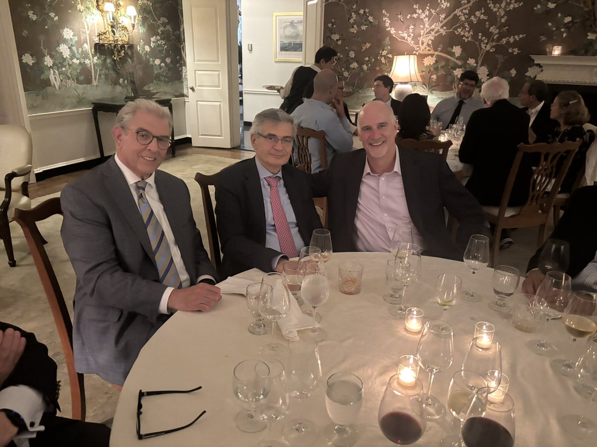 UrologyMSK's tweet photo. Bittersweet evening to celebrate the career and legacy of Guido Dalbagni a legend in the field of bladder cancer. We wish you luck in your next chapter! @MSKCancerCenter https://t.co/52cNNSjIZn