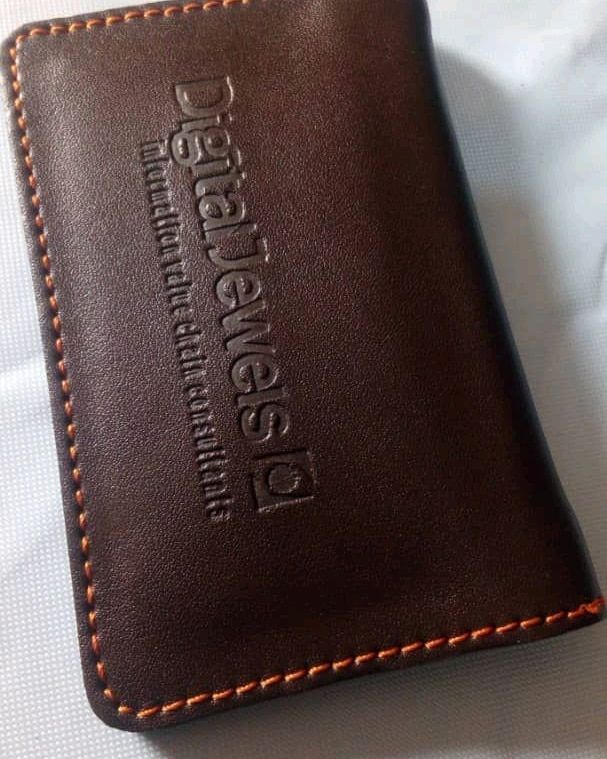 Corporate gifts that speak your brand’s language.
We partnered with Digital Jewels, a top-tier consulting firm, to create these custom brown leather cardholders—elegant, durable, and proudly embossed with their logo.

#CorporateGiftIdeas #BrandedBagsForBusiness #MadeInNigeria