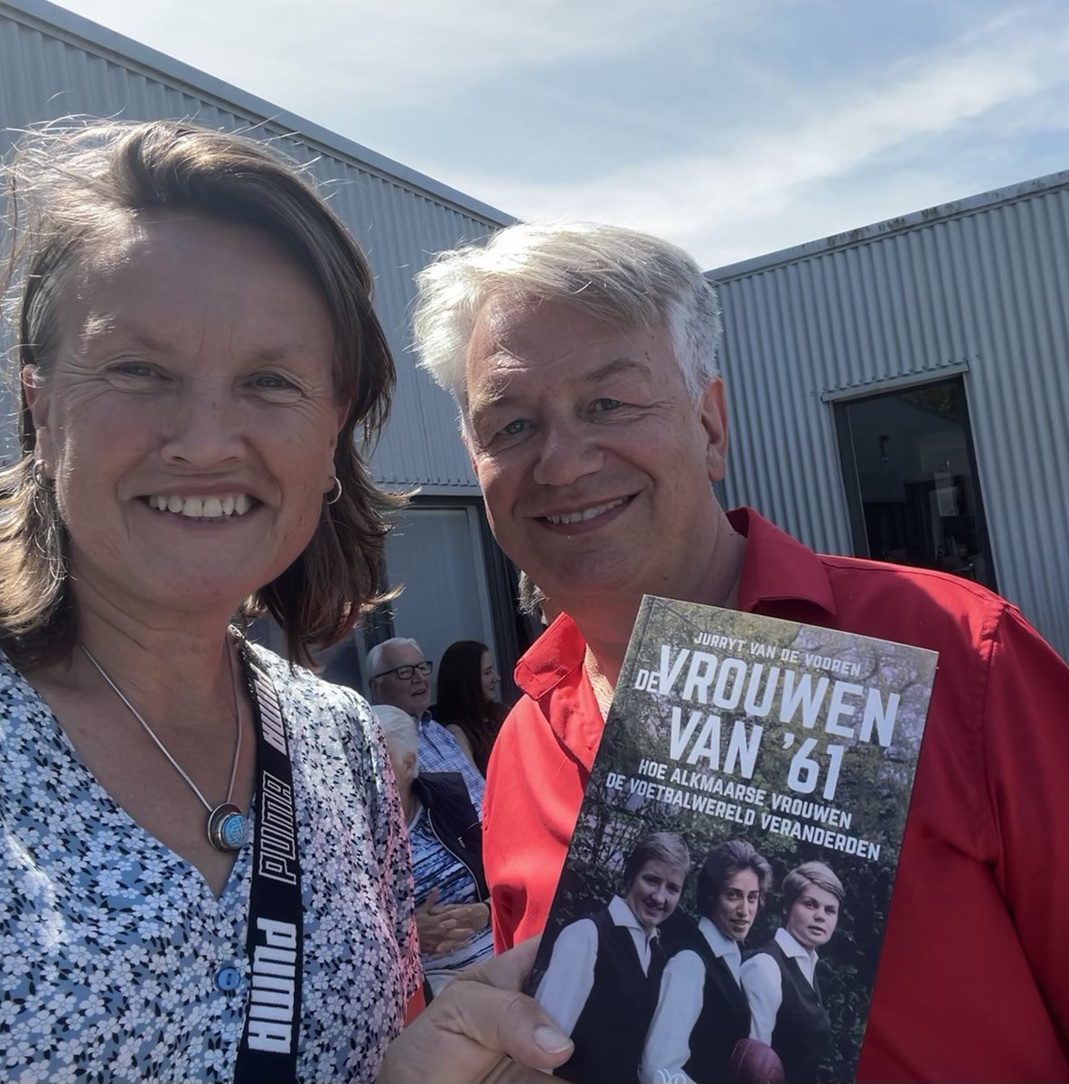 Petra van Lint (@petravanlint) on Twitter photo Geweldig boek is uit over de eerste vrouwelijke scheidsrechters 1961 van <a href="/jRRT/">Jurryt van de Vooren</a> Jurryt van de Vooren. Het is te koop op walburgpers.nl ⚽️ Geweldig boek is uit over de eerste vrouwelijke scheidsrechters 1961 van <a href="/jRRT/">Jurryt van de Vooren</a> Jurryt van de Vooren. Het is te koop op walburgpers.nl ⚽️