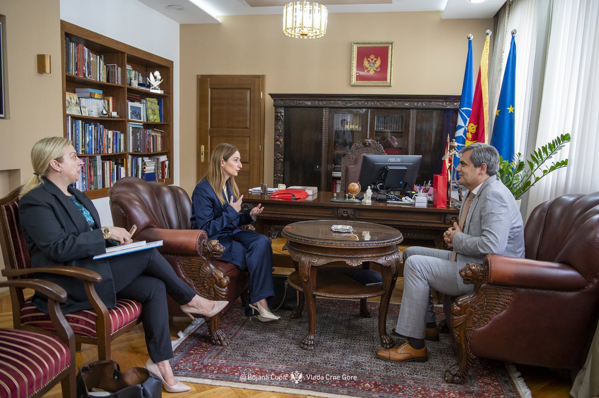 An excellent exchange between Director Handjiska-Trendafilova and Deputy Prime Minister for International Relations and Minister of Foreign Affairs of Montenegro, Ervin Ibrahimovic, on deepened regional collaboration, PA excellence and advanced EU integration.