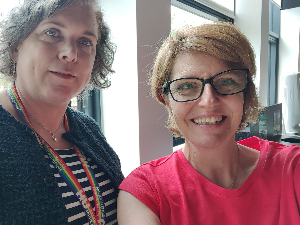 UHertsResearch's tweet image. 🔬 Science, society & discovery! Leisha stopped for lunch with Louca-Mai (CRIPPACC) to talk participation, then visited the #Celegans lab at Nexus with Maria and team 🧬Bold research, real impact. #Red4Research2025