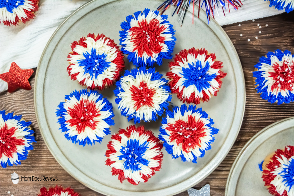 Explode with Flavor: Patriotic Firework Cupcake Recipe!
bit.ly/43JDpPd