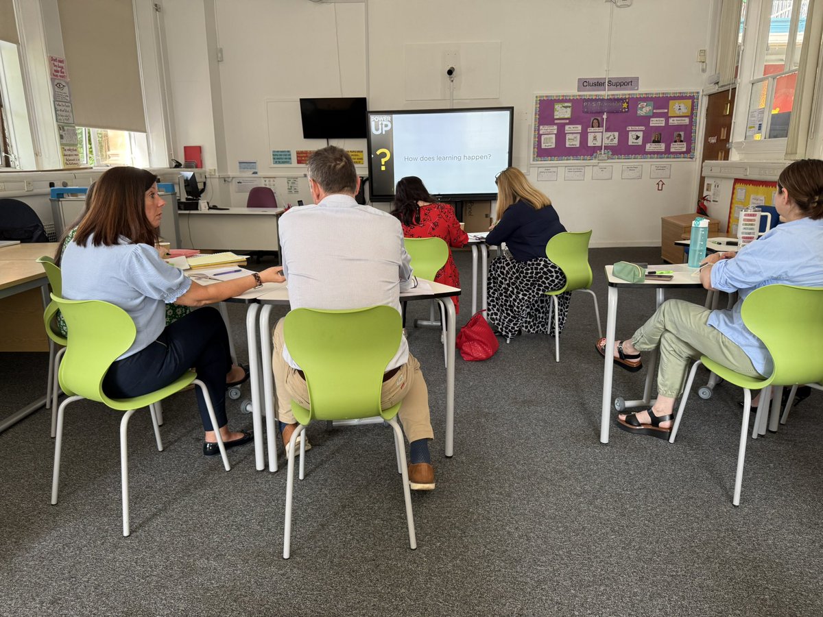 A brilliant morning with middle leaders at Bellshill Academy, exploring ways to power up our leadership of teaching and learning.

✅ What makes great teaching?
✅ Developing strong professional learning cultures
✅ Evaluating and evidencing impact 

Super discussion 😊