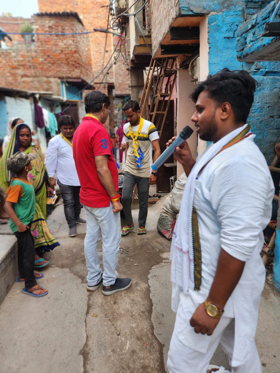 Suraj Gupta (इंसानियत ही धर्म है) (@surajguptaaap) on Twitter photo चलो जंतर मंतर, सुबह 10 बजे ,29 जून 2025
प्रदेश अध्यक्ष श्री <a href="/Saurabh_MLAgk/">Saurabh Bharadwaj</a> जी के निर्देशानुसार आज जे. जे सेल की टीम ने बादली विधानसभा की झुग्गियों में जनता को भाजपा के खिलाफ होने वाले आंदोलन में आमंत्रित किया । चलो जंतर मंतर, सुबह 10 बजे ,29 जून 2025
प्रदेश अध्यक्ष श्री <a href="/Saurabh_MLAgk/">Saurabh Bharadwaj</a> जी के निर्देशानुसार आज जे. जे सेल की टीम ने बादली विधानसभा की झुग्गियों में जनता को भाजपा के खिलाफ होने वाले आंदोलन में आमंत्रित किया ।
