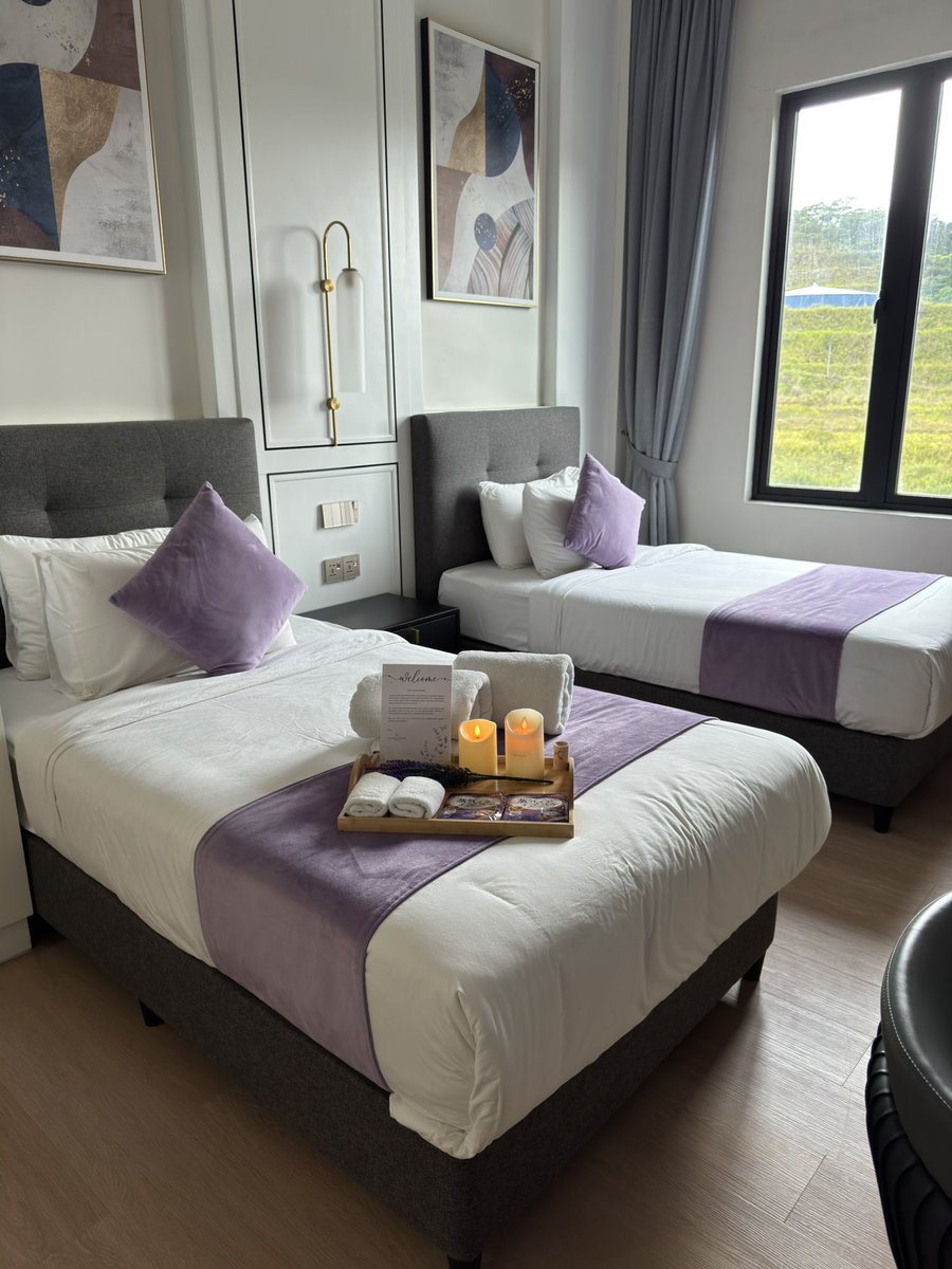 Zalea ྀི tweet media