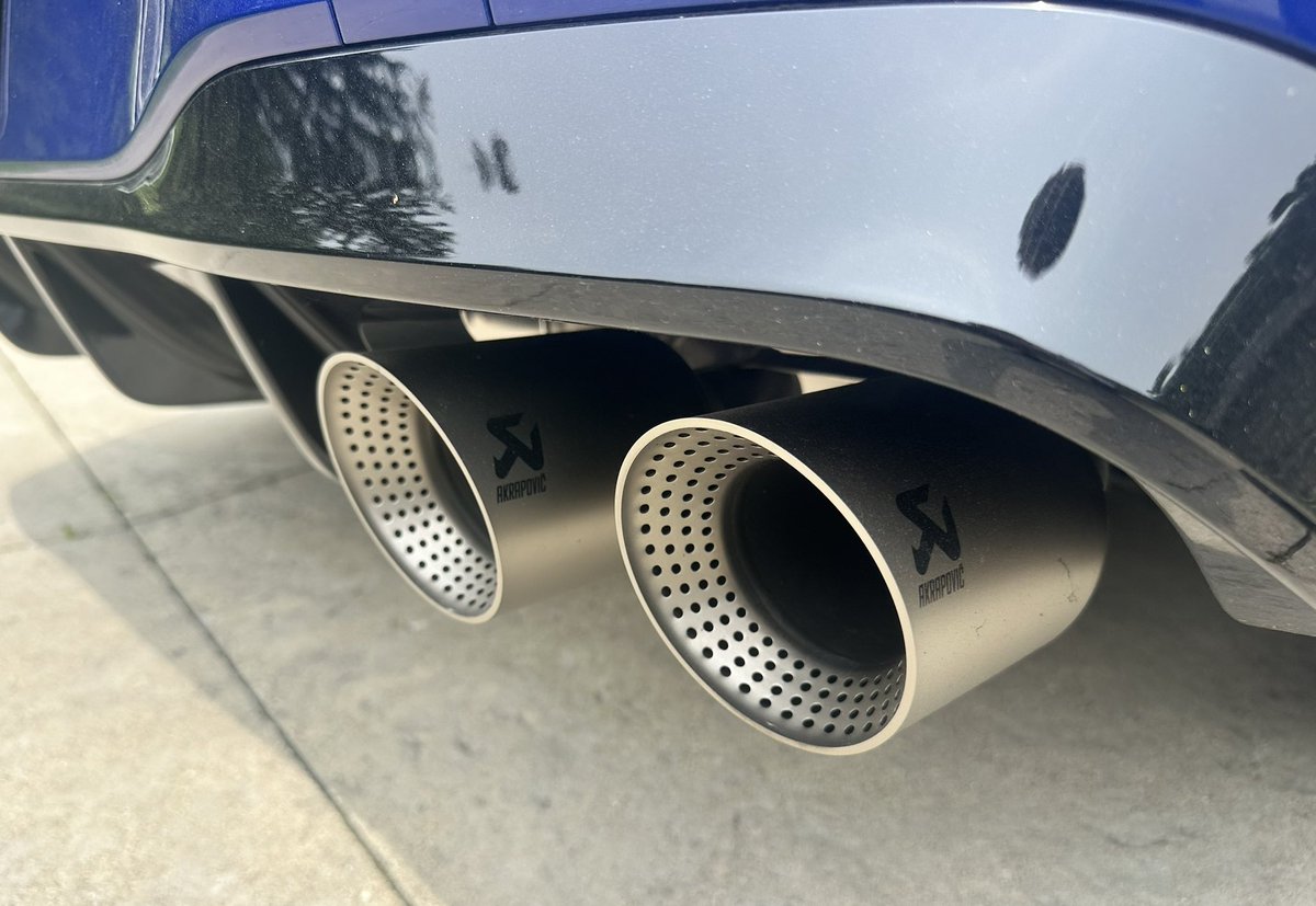 Autoline's tweet image. You gotta love the detail that #VW went into on the exhaust tips of the #Golf R. Someone spent a lot of time on this. Gives it an afterburner look. Or maybe an ion thruster. The psychological benefit alone has got to be worth 5 seconds at the ‘Ring.