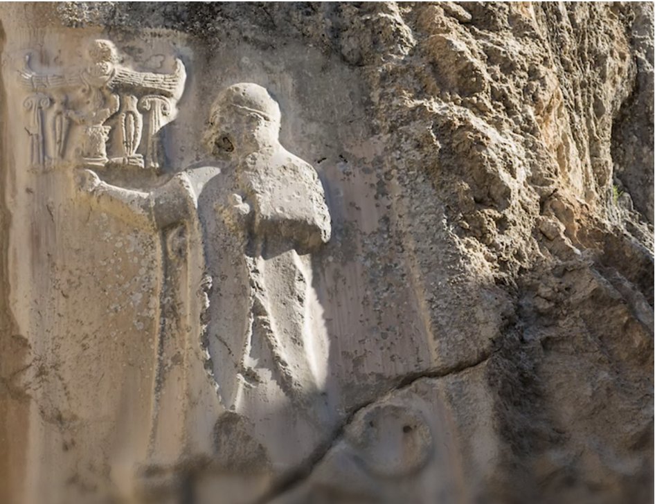 PIELexicon's tweet image. Happy Midsummer Solstice!
By design the sunlight falls on the relief of the king Tudhaliya IV in Hattusa’s YAZILIKAYA Chamber A in the afternoon of the summer solstice.
