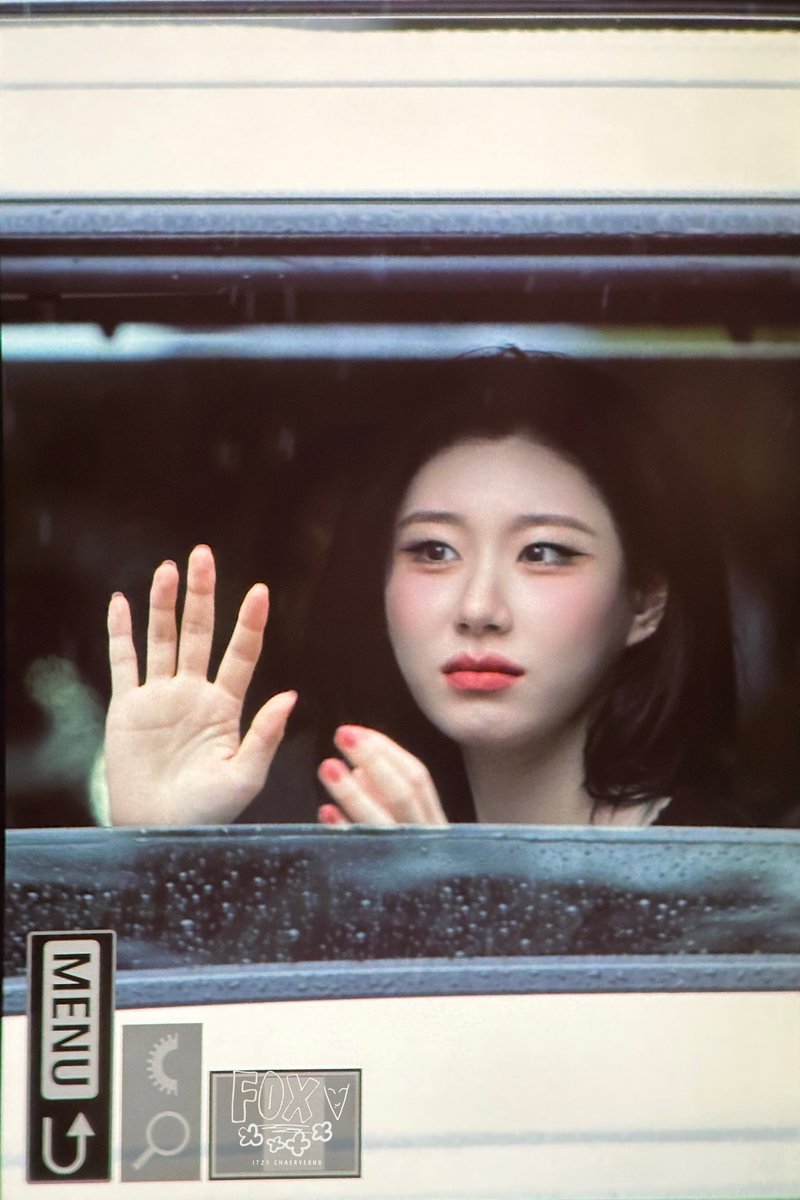 justFOXchae0's tweet photo. 250620🥹☔️ 

#ITZY #있지 #CHAERYEONG #채령
@ITZYofficial https://t.co/Nmflev2Qg4
