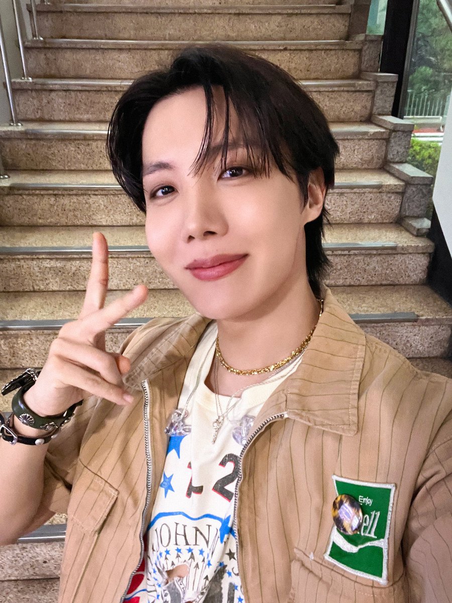 BTS Thailand tweet media