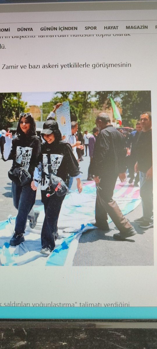 Ve iranli genc yasli halk, nike ayakkabilarini giyerek meydanlarda israil bayraklarini ayaklari ile ezdiler... Twit bu kadar... #war #IranVsIsrael #iranisraelwar #riyadh