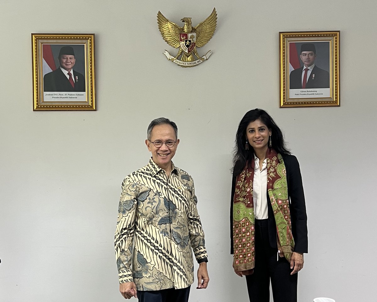 GitaGopinath's tweet image. I enjoyed discussing the financial sector outlook and its resilience in a shock-prone global environment with @ojkindonesia’s Mahendra Siregar, and hearing from National Economic Council vice-chair @Mari_Pangestu about Indonesia’s growth trajectory.