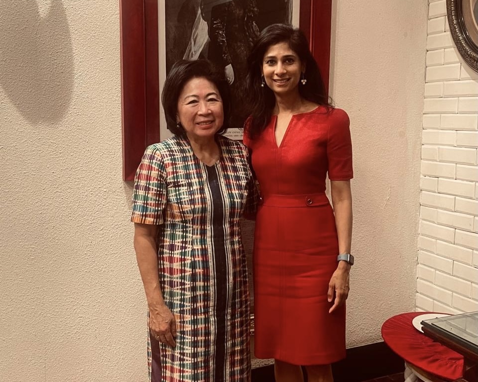 GitaGopinath's tweet image. I enjoyed discussing the financial sector outlook and its resilience in a shock-prone global environment with @ojkindonesia’s Mahendra Siregar, and hearing from National Economic Council vice-chair @Mari_Pangestu about Indonesia’s growth trajectory.