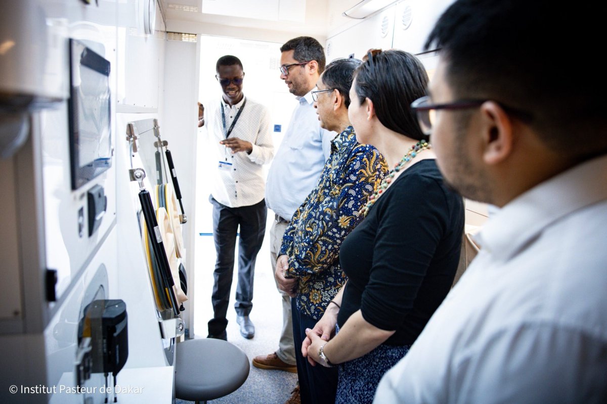 PasteurDakar's tweet image. Accelerating @RNA vaccine development through global collaboration!
🇸🇳 Institut Pasteur de Dakar hosts the RNA Cooperative Core Meeting with @PATH, @BioFarma, @Biovac & @ImperialCollege.
Goal: Phase 1 trials in 18–24 months.
#CoopARN #RNAVaccines #GlobalHealth #PasteurDakar