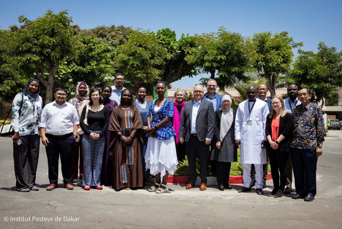 PasteurDakar's tweet image. Accelerating @RNA vaccine development through global collaboration!
🇸🇳 Institut Pasteur de Dakar hosts the RNA Cooperative Core Meeting with @PATH, @BioFarma, @Biovac & @ImperialCollege.
Goal: Phase 1 trials in 18–24 months.
#CoopARN #RNAVaccines #GlobalHealth #PasteurDakar