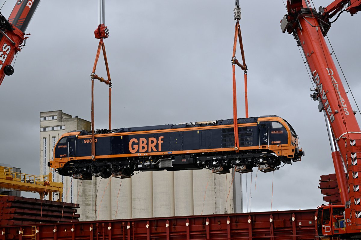 RailSuppliers's tweet image. First Class 99 Locomotives Arrive in the UK rail-suppliers.com/first-class-99… @GBRailfreight #Stadler #Class99 #Locomotives #RailwayNews #RailNews