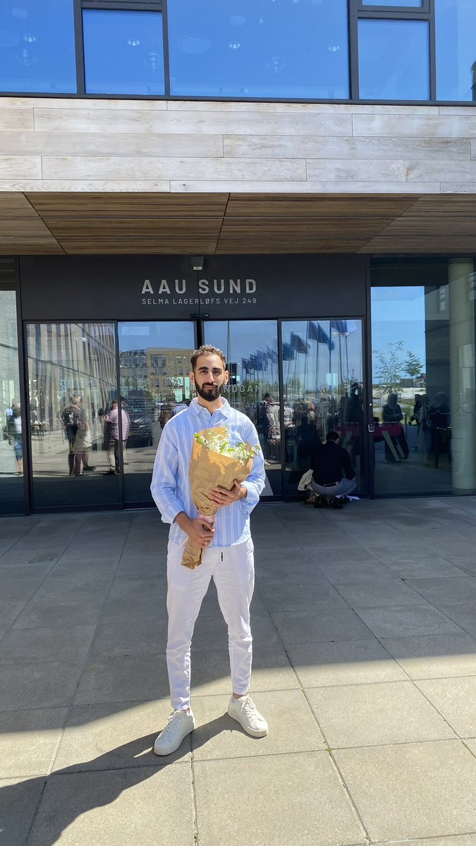 MahmoudSuhil's tweet image. Efter 3 år med kronisk søvnmangel, forhøjet koffeinindtag og studiestress i terminal stadie, er diagnosen endelig stillet: Bachelor i medicin - med 12 tal i sidste eksamen 💐☀️#Bachelor