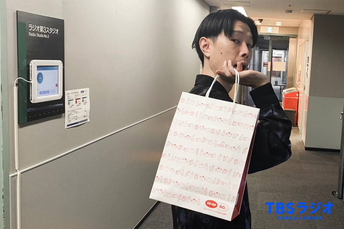eating_all_time's tweet photo. 見返り美人な岩井さん🥺💕のターン。
#繋がらなくていいからこのハライチ岩井を見てくれ
#ハライチのターン
#ハライチ
#ハライチ岩井 https://t.co/ynyvCj7lHB
