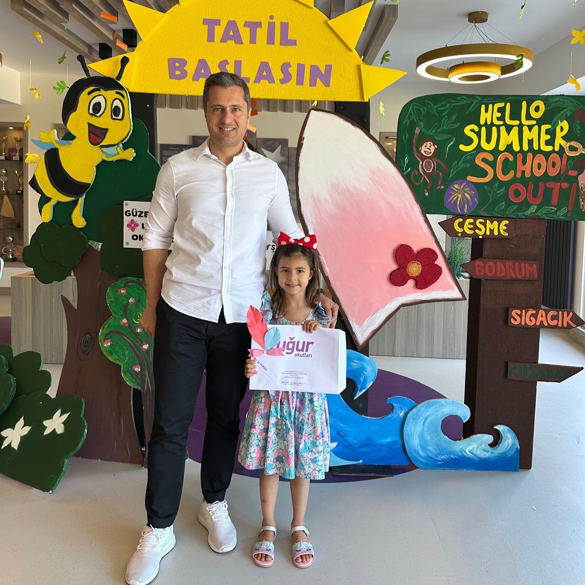 avdenizyucel's tweet photo. Bugün kızım Melis’in karne heyecanına ortak oldum. Tüm çocukların karne heyecanını paylaşıyor, öğretmenlerimize ve emeği geçen herkese teşekkür ediyorum. https://t.co/Yj2pCiZ8m9