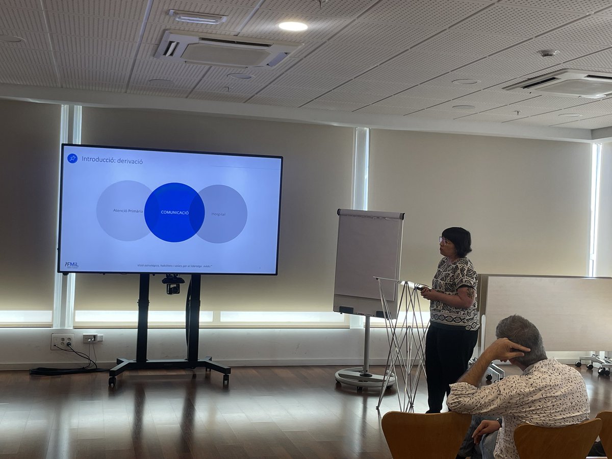 IFMiL_formacio's tweet image. Avui defensa oral dels projectes aplicats dels metges que han cursat la 1a edició #postgraulideratgemedic de l’@icscat 

🧑‍⚕️👨‍⚕️Enhorabona per la gran qualitat dels projectes presentats. Estem segurs q aviat tindran una implementació real en el Sistema Sanitari.  #lideratgemèdic