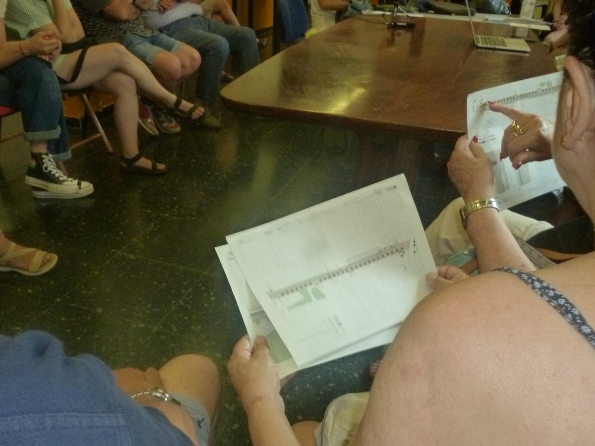 sants3radio (@sants3radio) on Twitter photo La reurbanització del carrer Amadeu Oller per al 2026 preveu duplicar l’amplada de la vorera i afegir 36 arbres nous.
Al #SantsMontjuïcAlDia escoltem reportatge amb l'<a href="/OlgaNM7/">OlgaNM</a> de l'assemblea de <a href="/avamadeuoller/">Associació del Veïnat Mossèn Amadeu Oller</a>.
🎧Audio👉go.ivoox.com/rf/150633770
📰Notícia📸👉el3.cat/noticia/102006… La reurbanització del carrer Amadeu Oller per al 2026 preveu duplicar l’amplada de la vorera i afegir 36 arbres nous.
Al #SantsMontjuïcAlDia escoltem reportatge amb l'<a href="/OlgaNM7/">OlgaNM</a> de l'assemblea de <a href="/avamadeuoller/">Associació del Veïnat Mossèn Amadeu Oller</a>.
🎧Audio👉go.ivoox.com/rf/150633770
📰Notícia📸👉el3.cat/noticia/102006…