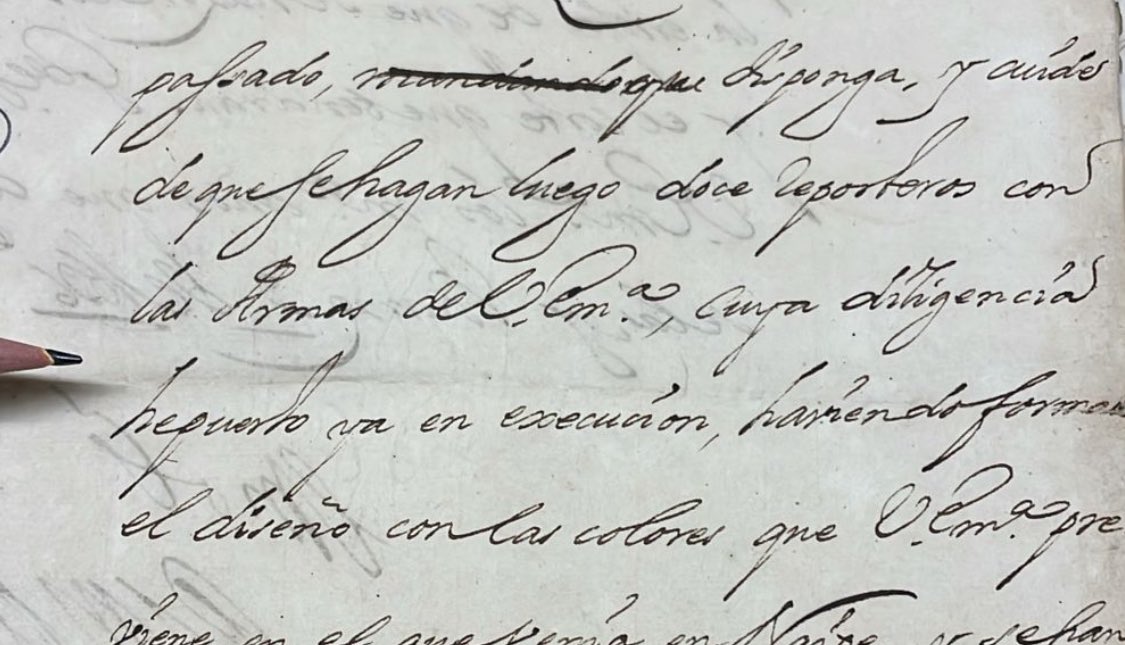 Sintiendo contradecir a mi admirado Miguel Ángel, estos tapices y reposteros, cuyo encargo y génesis conozco al dedillo y he trabajado en los papeles de la embajada de La Haya (os traigo foto), sí fueron hechos para exponerse al exterior y así ha sido desde el s.XVIII.