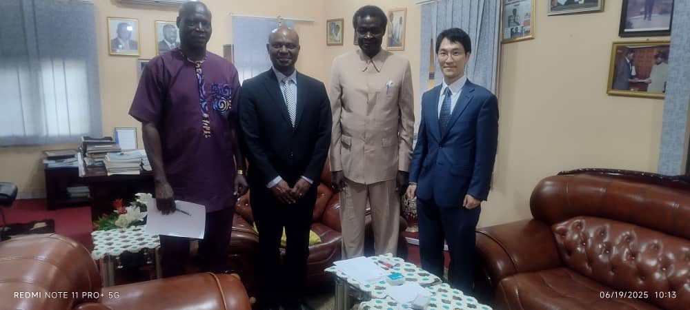 National Audit Chamber of South Sudan (@nacsouthsudan) on Twitter photo Auditor General Amb. Steven K. Wondu along side his Deputy DR Justin Droko met with the IMF Resident Representative to discuss recent economic & financial developments in South Sudan. <a href="/imfcapdev/">IMF Capacity Development</a> <a href="/SouthSudanGov/">South Sudan Government</a> <a href="/AFROSAIE/">Afrosai E</a> Auditor General Amb. Steven K. Wondu along side his Deputy DR Justin Droko met with the IMF Resident Representative to discuss recent economic & financial developments in South Sudan. <a href="/imfcapdev/">IMF Capacity Development</a> <a href="/SouthSudanGov/">South Sudan Government</a> <a href="/AFROSAIE/">Afrosai E</a>