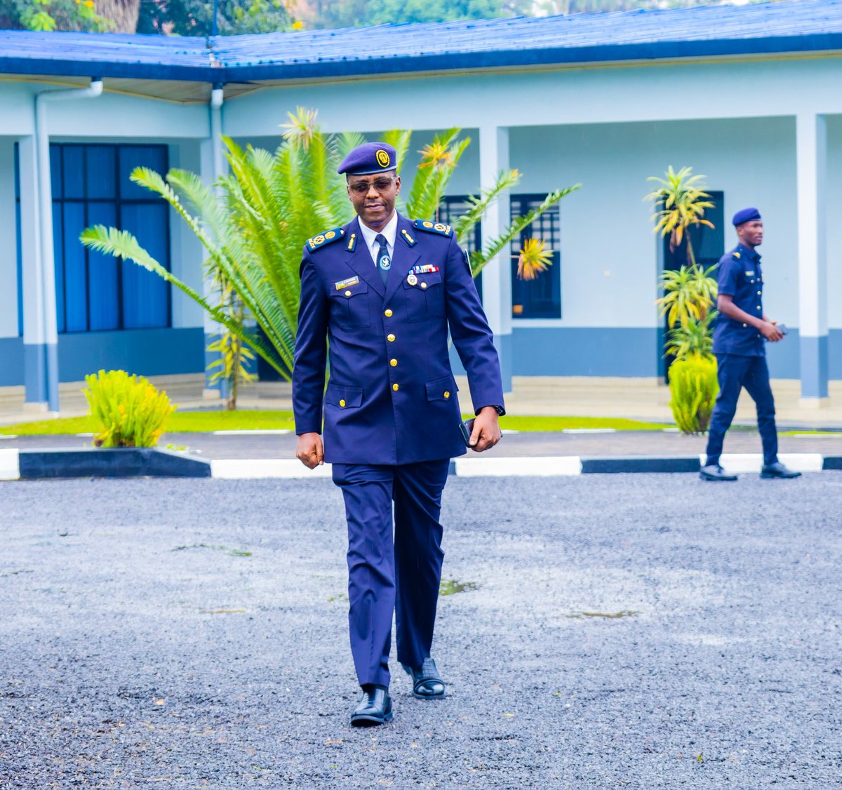 Fiona35690's tweet photo. After a year of rigorous training, 34 officers graduate from the PSCSC program—delivered by @RwandaPolice, @UniRwanda, & @ALU_Community. We trust their new skills will strengthen regional peace and security efforts. #PSCSC #RwandaPolice https://t.co/sNdXCvwyJG