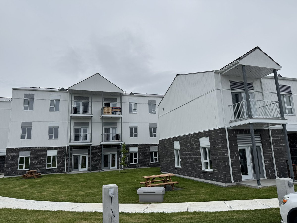 FEDuranceauCAQ's tweet image. 25 nouveaux logements sociaux et abordables sont maintenant prêts à accueillir leurs locataires à Amos. Bravo à l’OMH et à tous les partenaires pour ce beau projet. 🏠👏🏻
@SBlaisCAQ @HabitationSHQ
