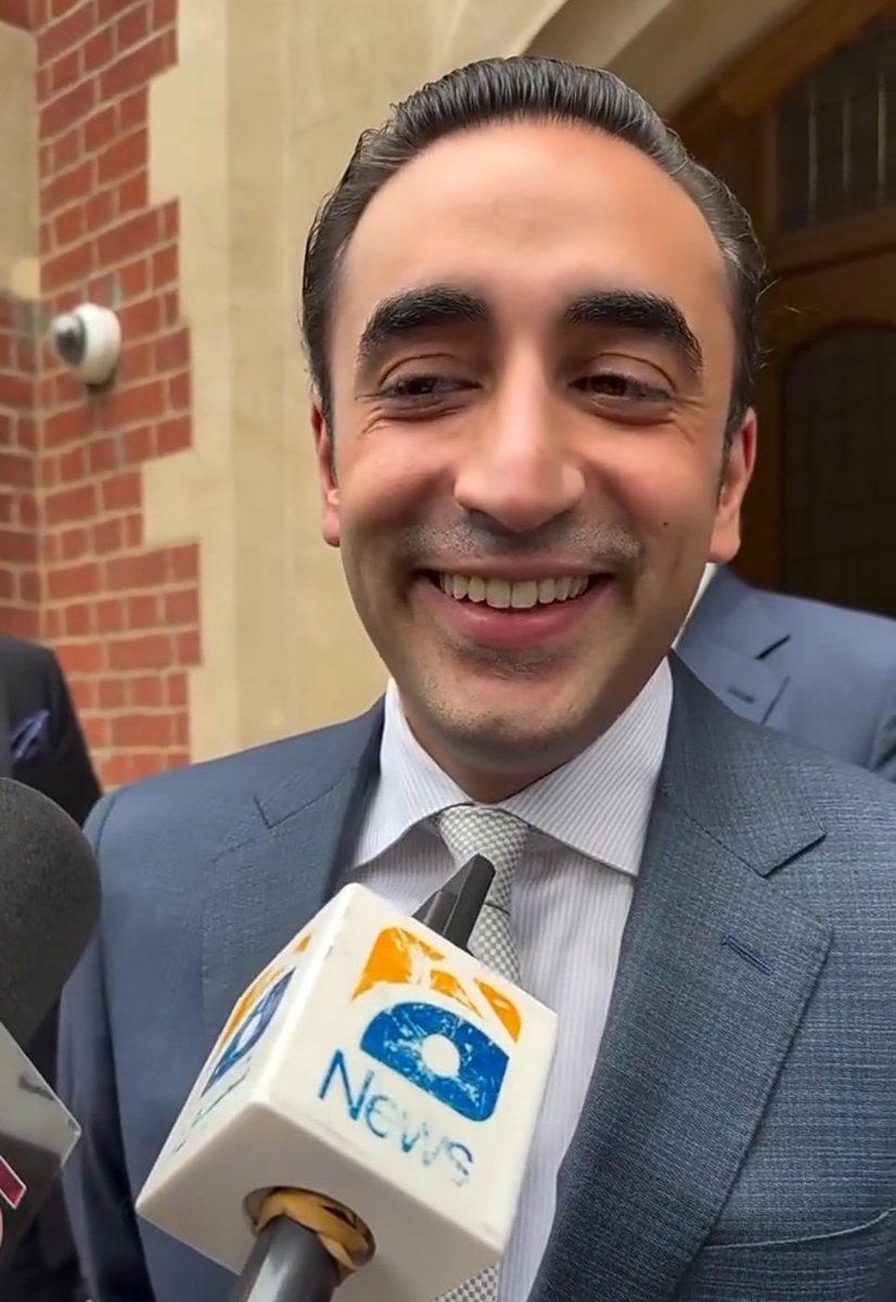 شہید ذوالفقار علی بھٹو اور شہید محترمہ بینظیر بھٹو نے ہمیشہ بین الاقوامی سطح پر پاکستان کا مضبوط موقف پیش کیا حالیہ پاک بھارت کشیدگی کے دوران چیئرمین <a href="/BBhuttoZardari/">BilawalBhuttoZardari</a> نے بھارت کے جھوٹے پروپیگنڈے کو بین الاقوامی سطح پر بے نقاب اپنے نانا اور والدہ کی یاد تازہ کردی

#ProudOfBilawal