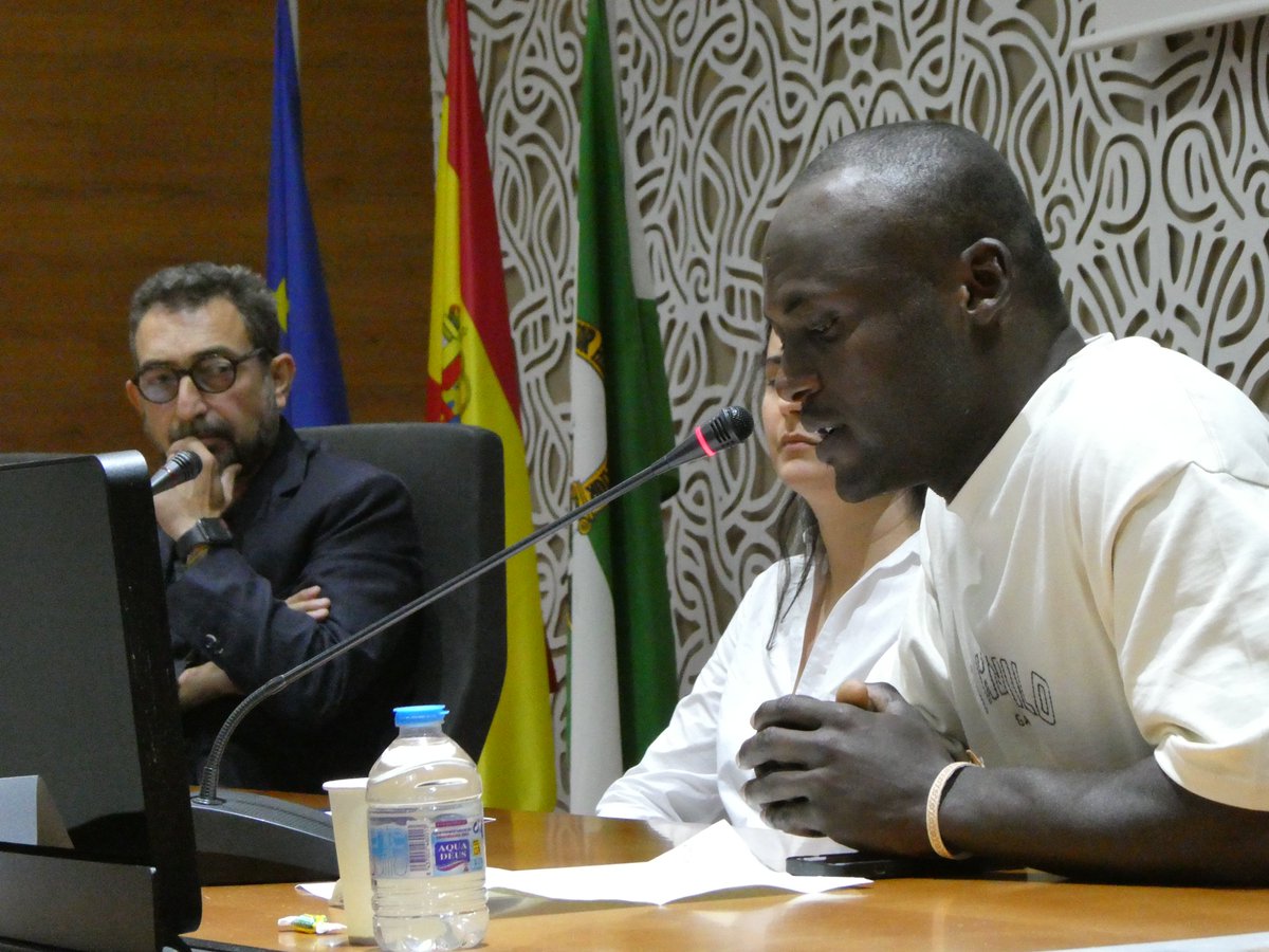 CEAR Andalucia (@cear_andalucia) on Twitter photo 📍#Sevilla
🗣️Presentamos datos asilo y dialogamos sobre política migratoria y salud mental. Junto a académicos, profesionales de CEAR y personas refugiadas como Tania (Nicaragua) e Ismail (Sudán)
🎙️ Moderaron Paco Oliver (<a href="/SolidariosTV/">Solidarios</a>) y Pablo F. Quintanilla (<a href="/lavozdelsures/">lavozdelsur.es</a>) 📍#Sevilla
🗣️Presentamos datos asilo y dialogamos sobre política migratoria y salud mental. Junto a académicos, profesionales de CEAR y personas refugiadas como Tania (Nicaragua) e Ismail (Sudán)
🎙️ Moderaron Paco Oliver (<a href="/SolidariosTV/">Solidarios</a>) y Pablo F. Quintanilla (<a href="/lavozdelsures/">lavozdelsur.es</a>)