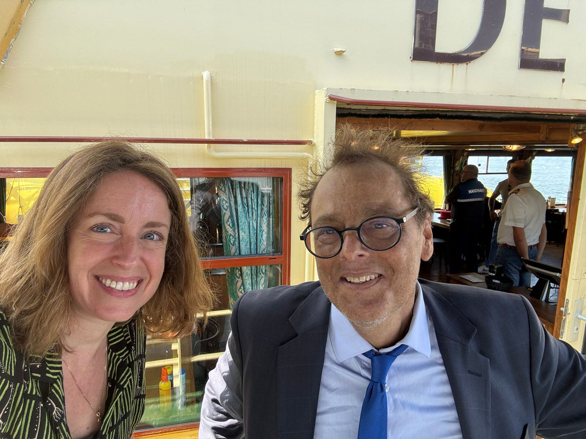 ..nog vergeten te delen dat #esterfabriek en ik de containeradoptanten die vrijwillig actief zijn in de stadsdelen Zuid en West hebben bedankt voor hun geweldige inzet om samen de stad schoon en op orde te krijgen. We boden hen daarom een rondvaart aan op de Pannenkoekenboot..