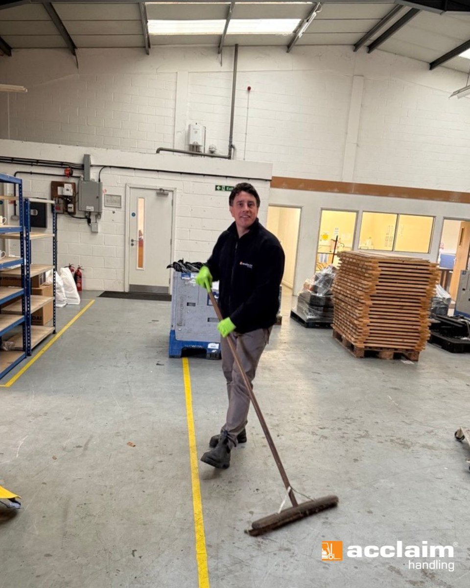📍 Throwback to when our CEO, Sam and our MD, Steve, assisted us in moving our Waterlooville depot to Portsmouth, using a spare van from Kent! 

Opening this depot was a huge milestone for Acclaim, helping us strengthen our commitment to supporting customers in the South Coast.